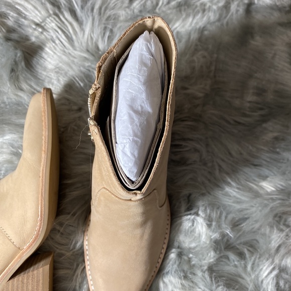 Volli - Dolce Vita Size 6.5 Color Tan Leather Pointed Toe Ankle Boot - Picture 7 of 8